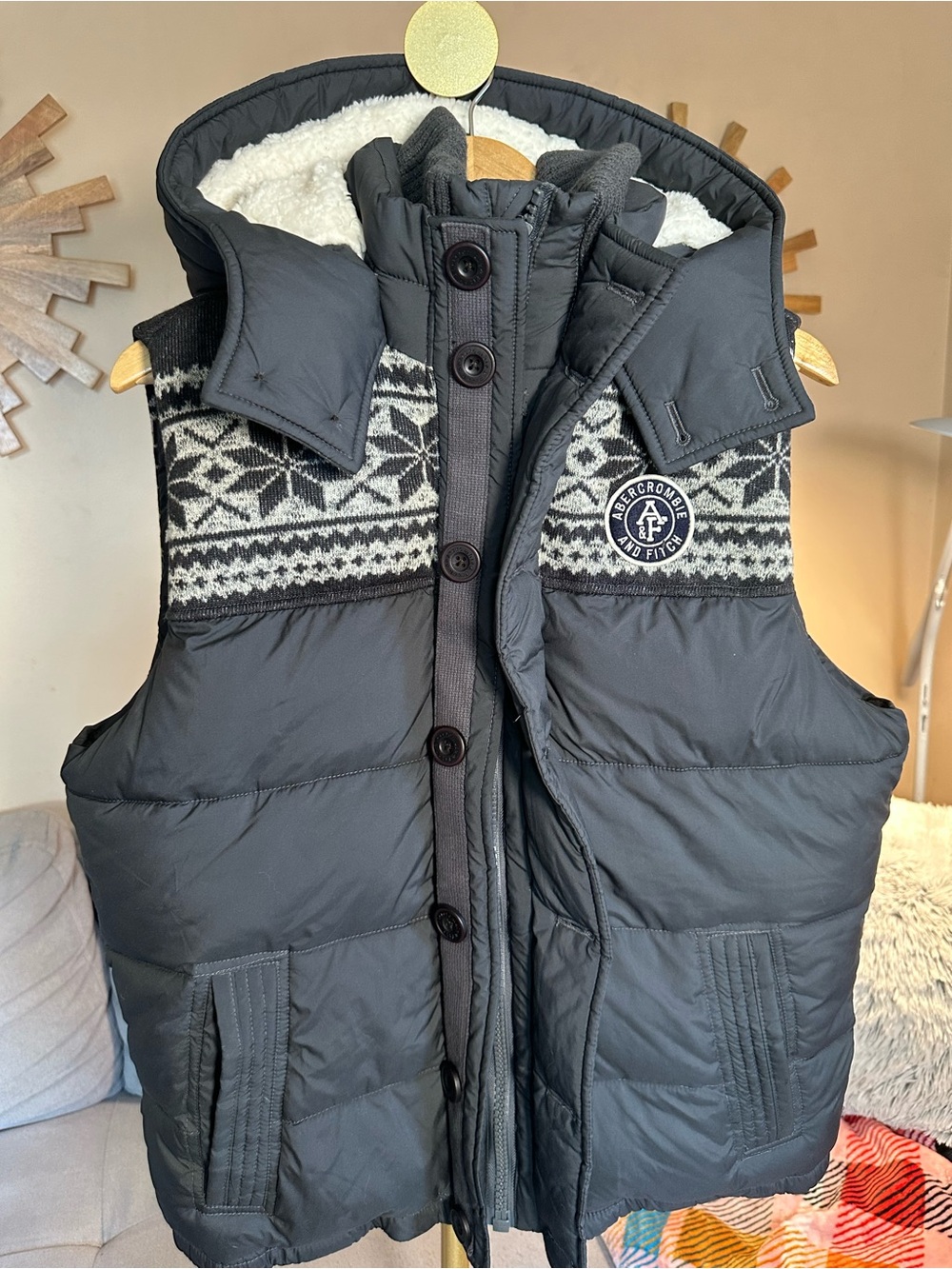 Abercrombie & Fitch Men's Navy Charcoal Quilted Puffer Vest with Fair Isle Trim